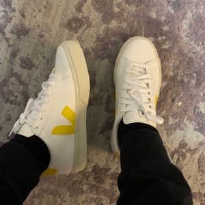 BRAND NEW VEJA SNEAKERS SIZE EU 38 US 7